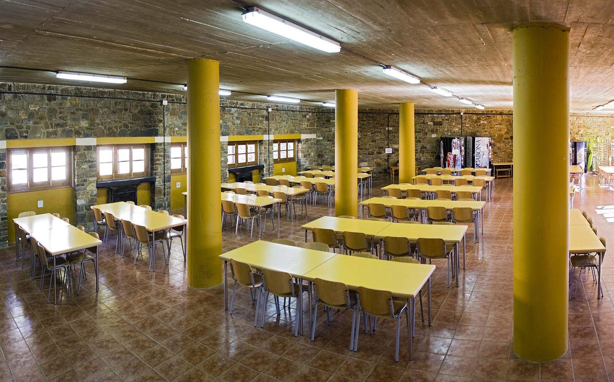 Albergue Inturjoven كورتيس دي لا فرونتيرا المظهر الخارجي الصورة
